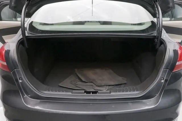 2018 Ford Focus SE photo 15