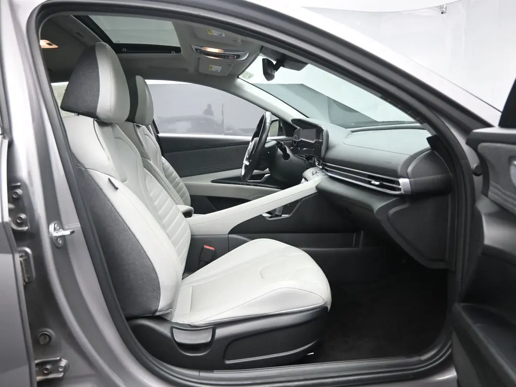 2024 Hyundai Elantra Limited photo 25