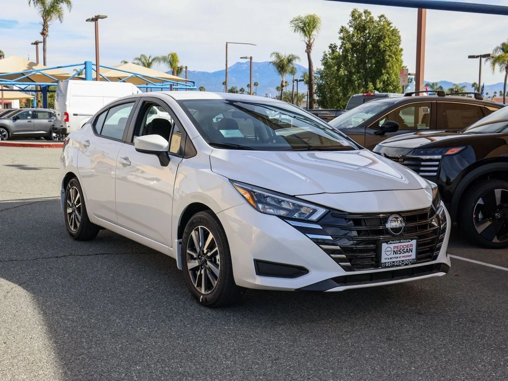 2025 Nissan Versa SV's photo