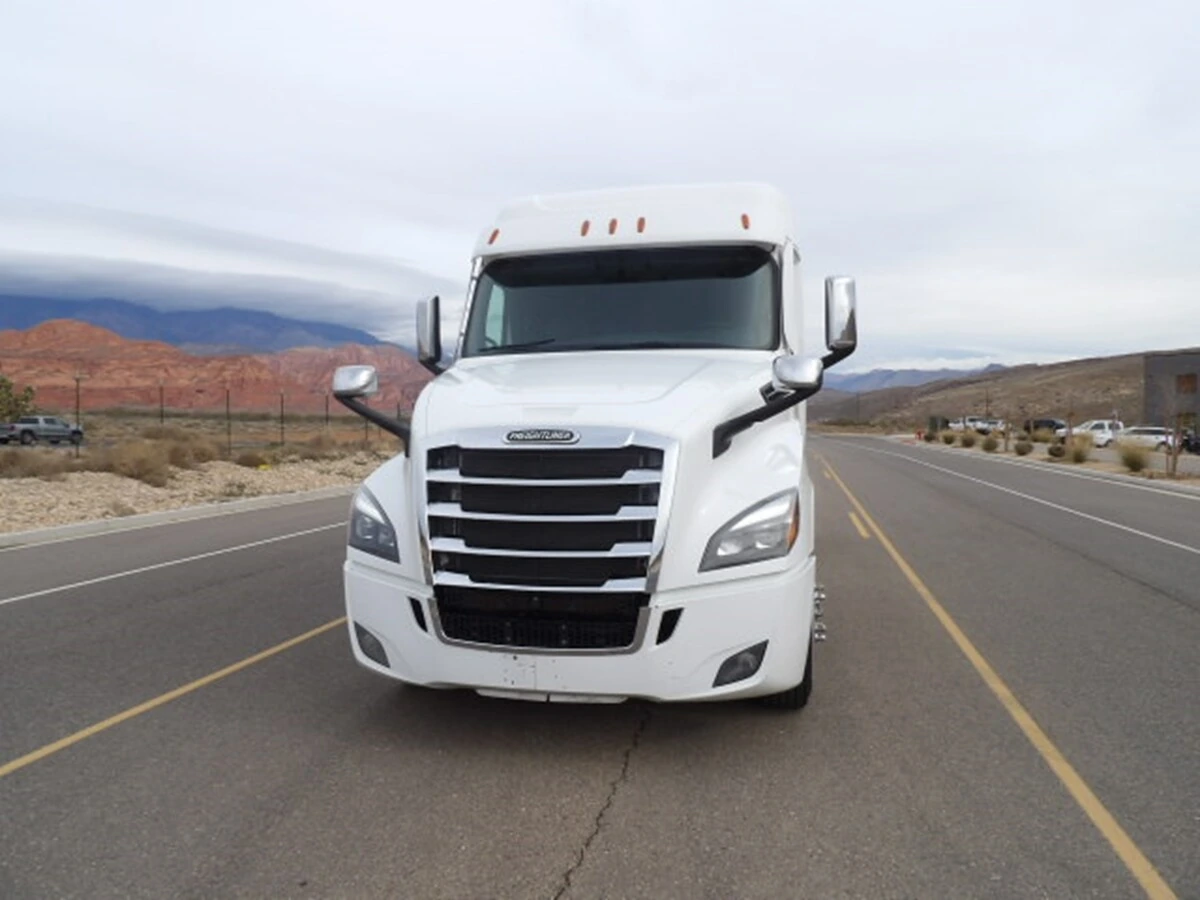 2020 Freightliner Cascadia - image 4