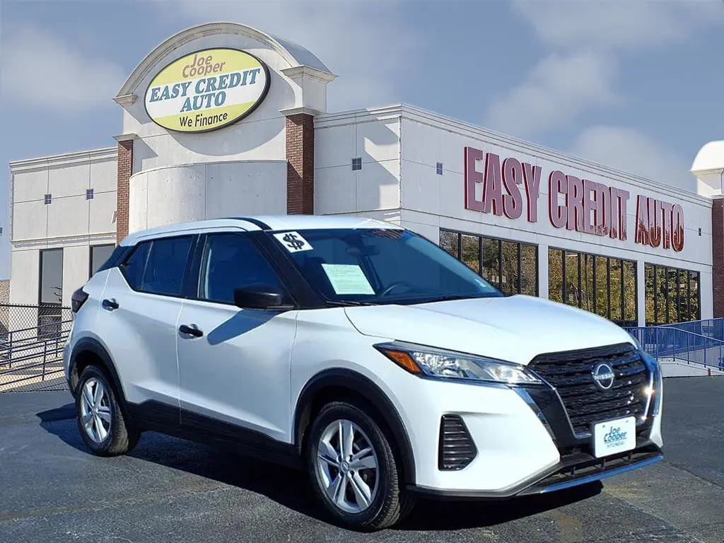 2023 Nissan Kicks S's photo