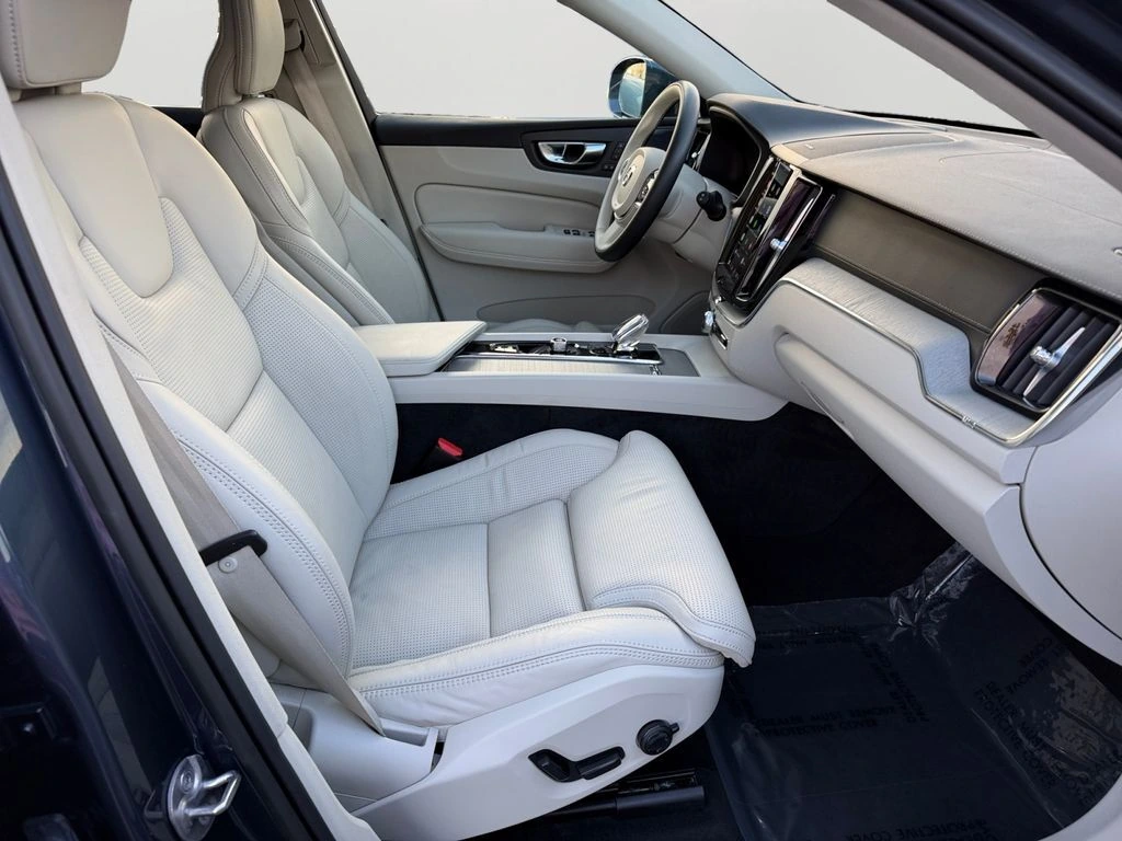 2023 Volvo - image 8