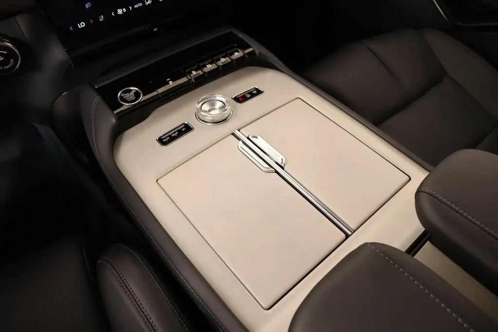 2025 Lincoln Navigator L Reserve photo 8