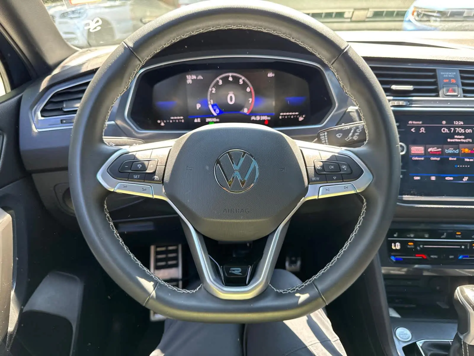 2023 Volkswagen Tiguan SE R-Line Black photo 17