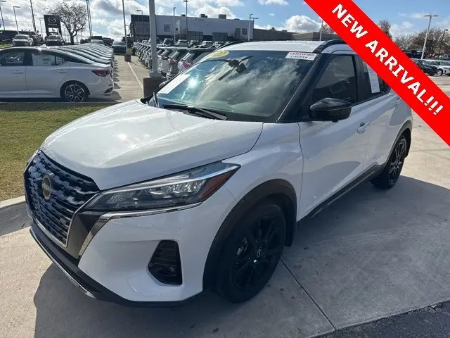 2022 Nissan Kicks SR