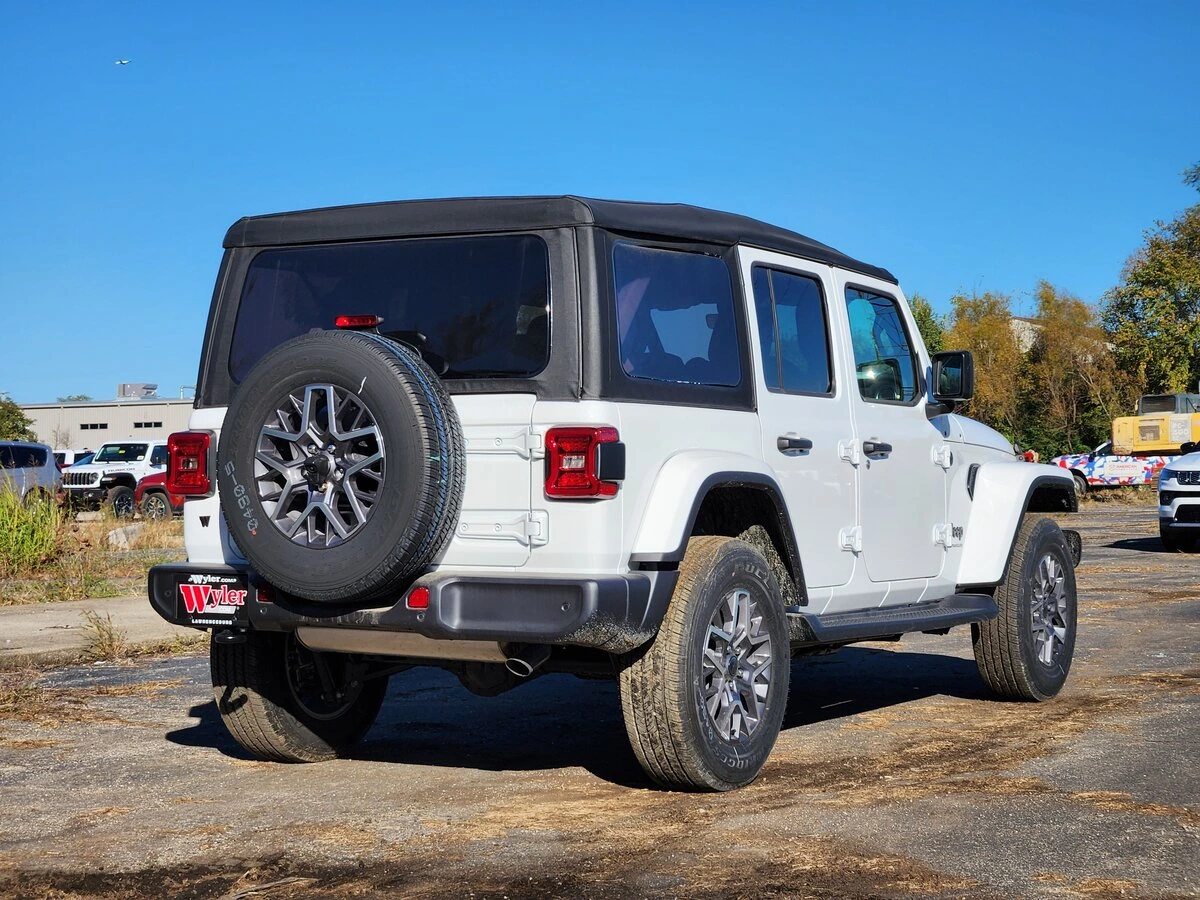 2025 Jeep Wrangler 4-Door Sahara - Photo 17