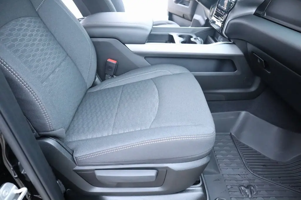 2026 Ram 2500 Big Horn photo 4