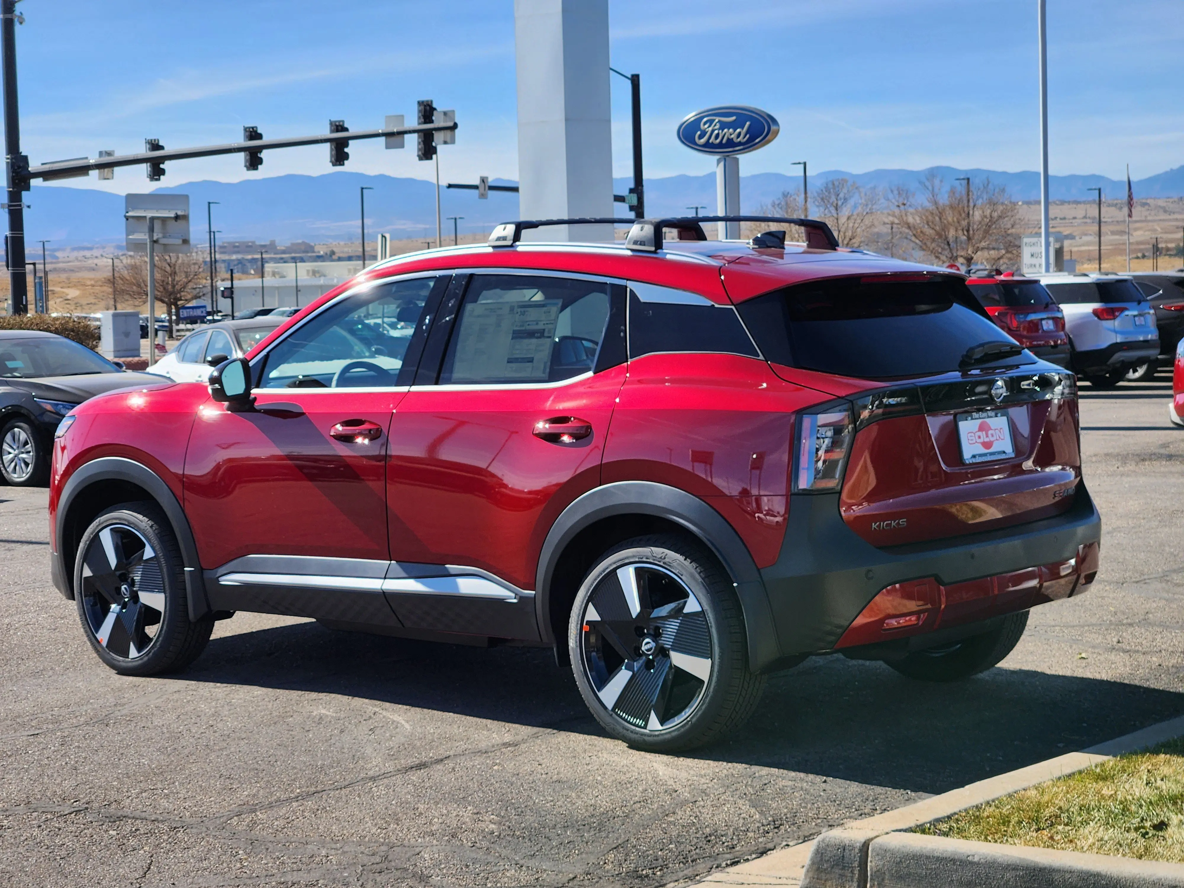 2026 Nissan Kicks SR photo 2