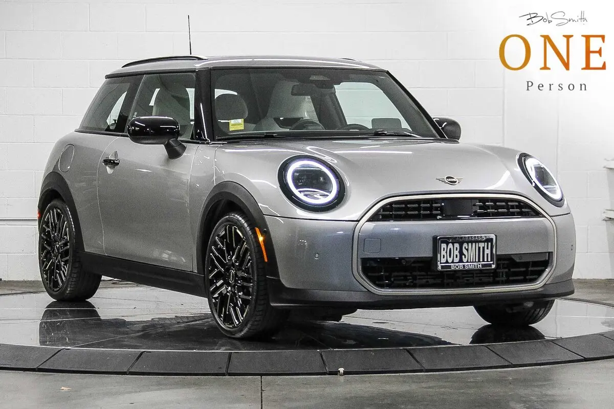 2025 MINI Hardtop 2 Door Base's photo