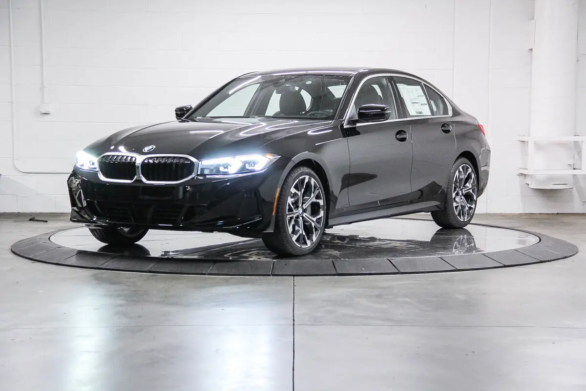 2026 Bmw 330i Sedan photo 3