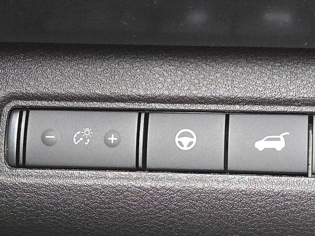 2025 Nissan Pathfinder SL photo 18