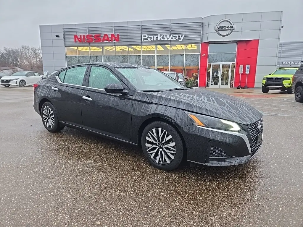 2023 Nissan Altima SV