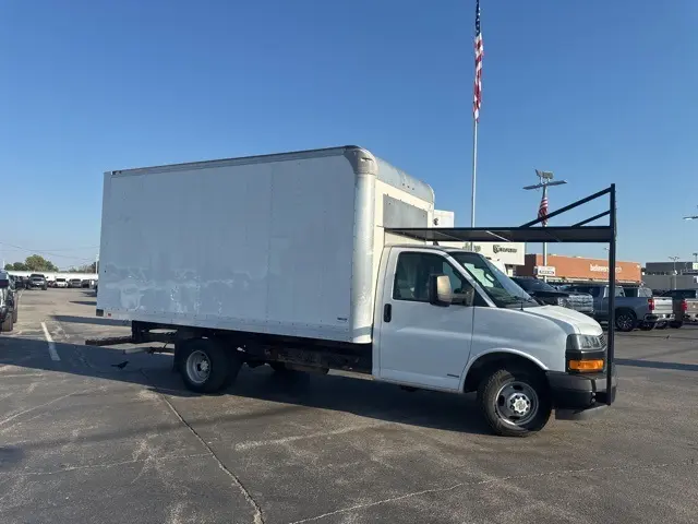 2018 Chevrolet Express 3500 Work Van Cutaway photo 4