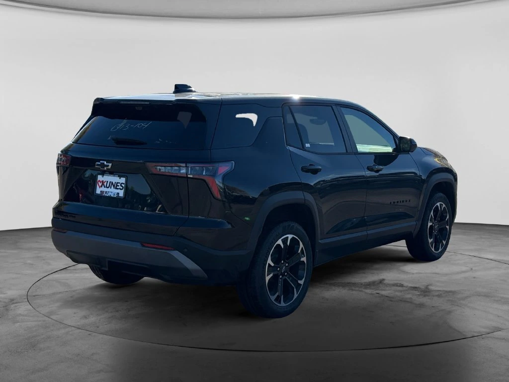2027 Chevrolet Equinox LT - Photo 9