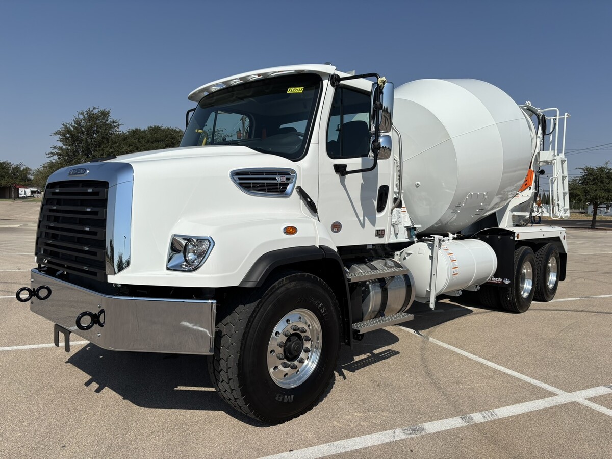 2027 FREIGHTLINER 114SD