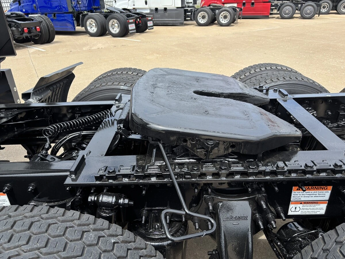 2025 Freightliner Cascadia — photo 7