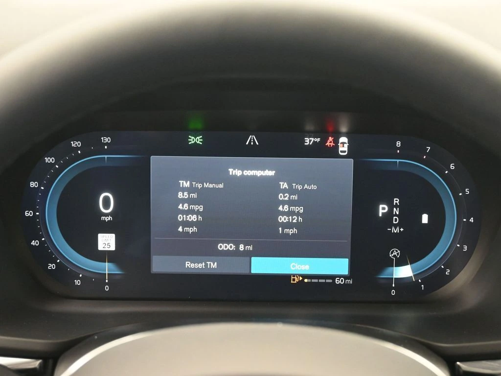 2025 Volvo - image 10