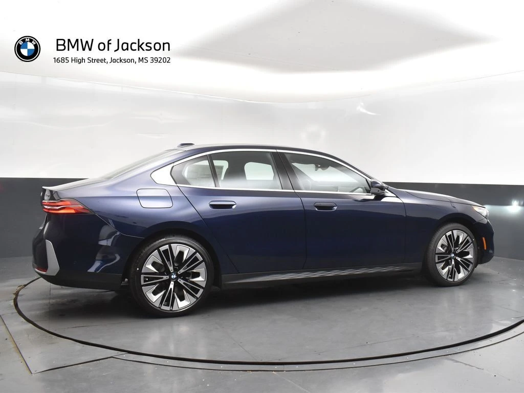 2026 BMW 5 Series 530i - Photo 8