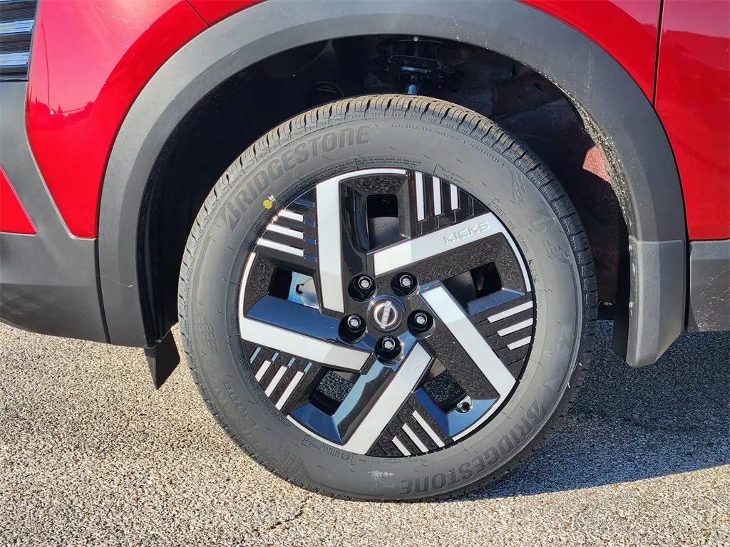 2025 Nissan Kicks SV photo 5