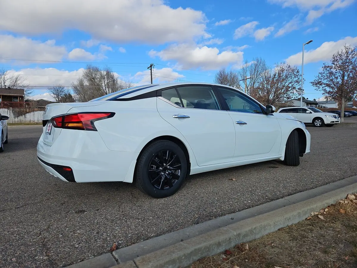 2023 Nissan Altima 2.5 S photo 3