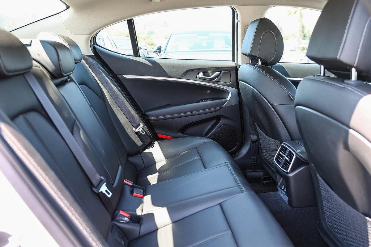 2026 GENESIS G70 Standard - Photo 18