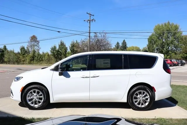 2026 Chrysler Pacifica photo 30