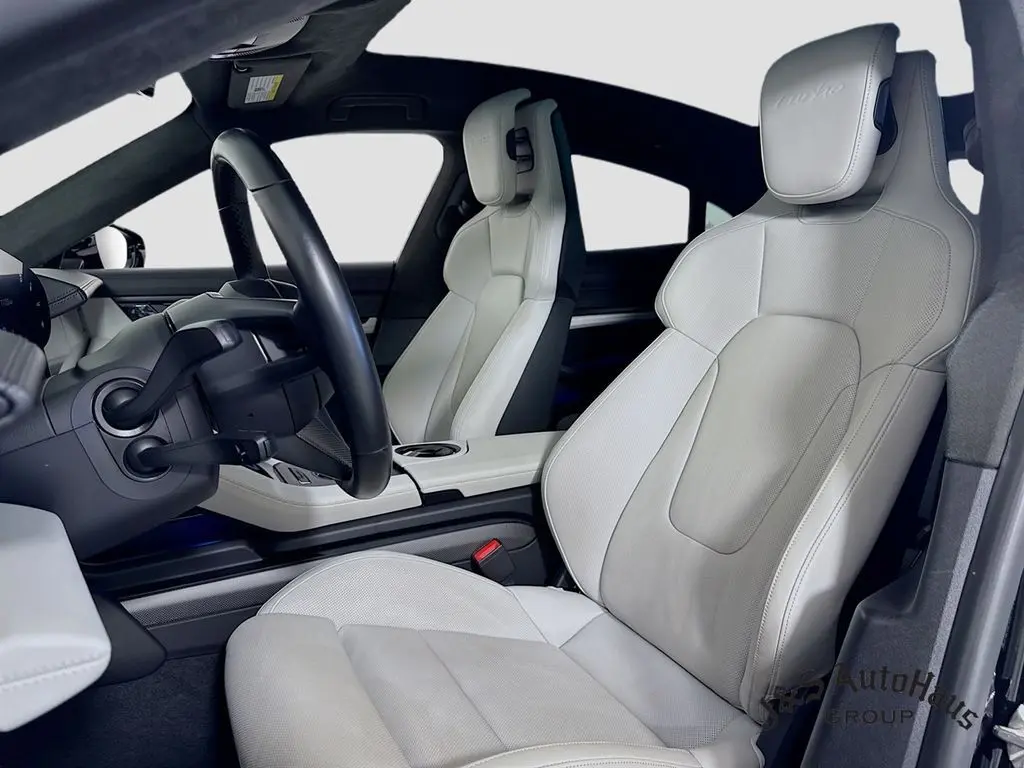 2021 Porsche Taycan Turbo photo 11