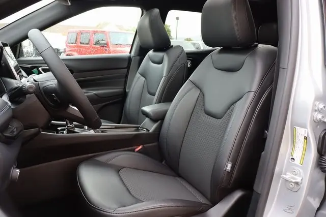 2025 Jeep Compass Latitude photo 7