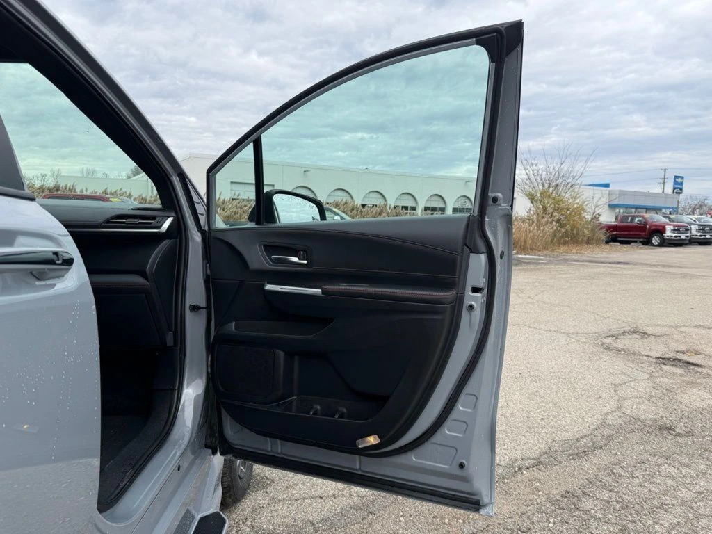 2025 Toyota Sienna XSE - Photo 18