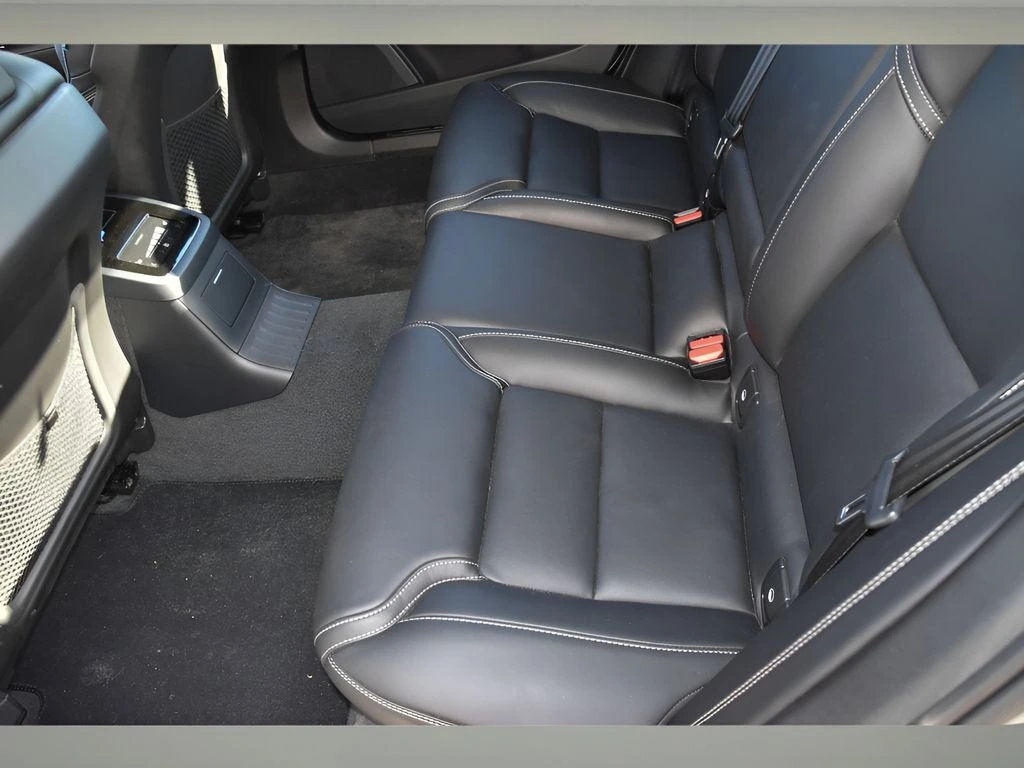 2024 Volvo - image 8