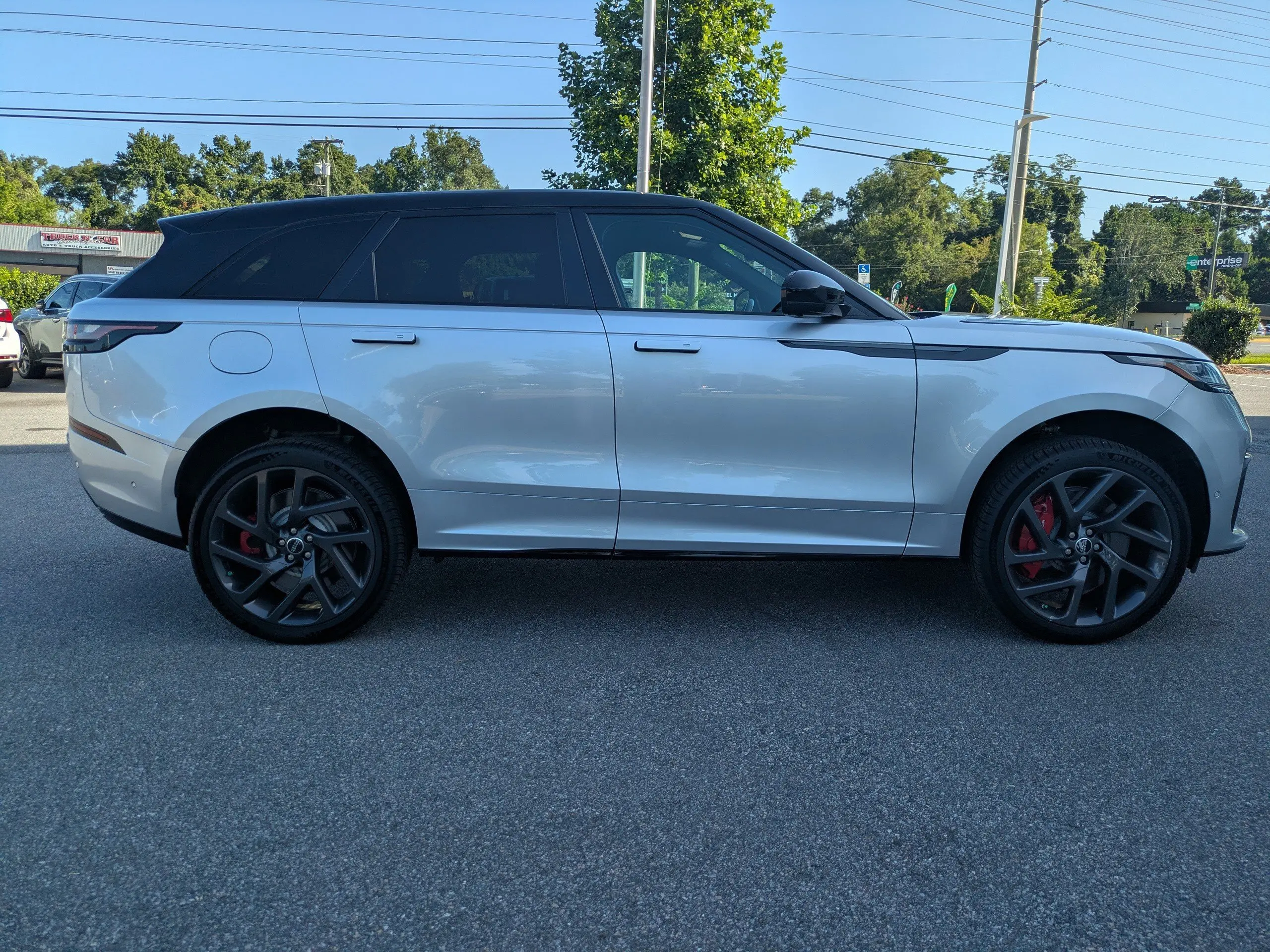2020 Land Rover Range Rover Velar SV Autobiography Dynamic photo 3