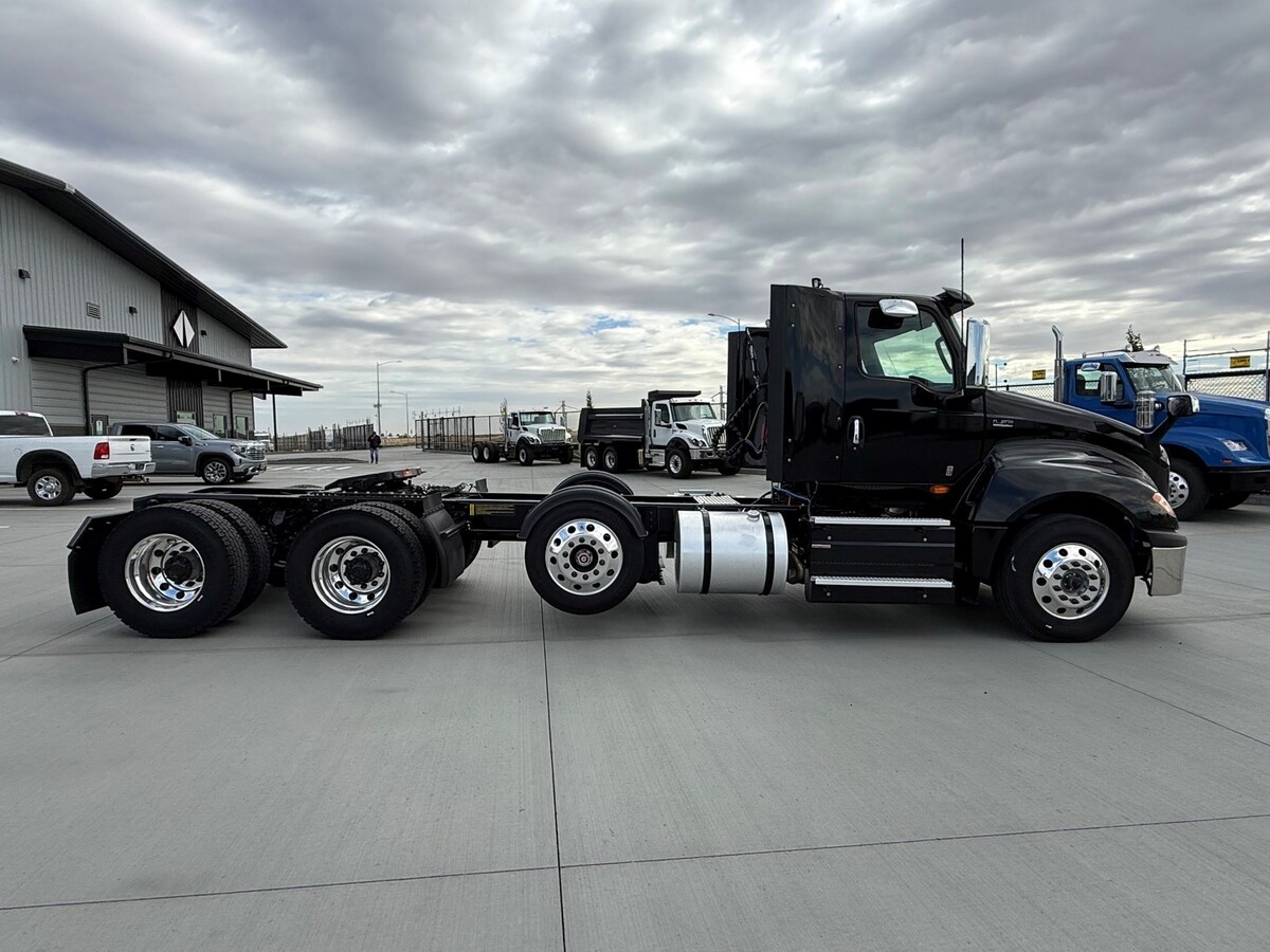2025 International LT in Pasco, WA — photo 8