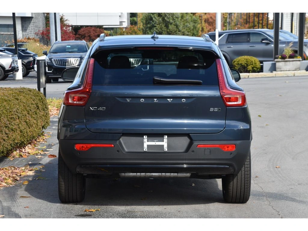 2026 Volvo - image 5