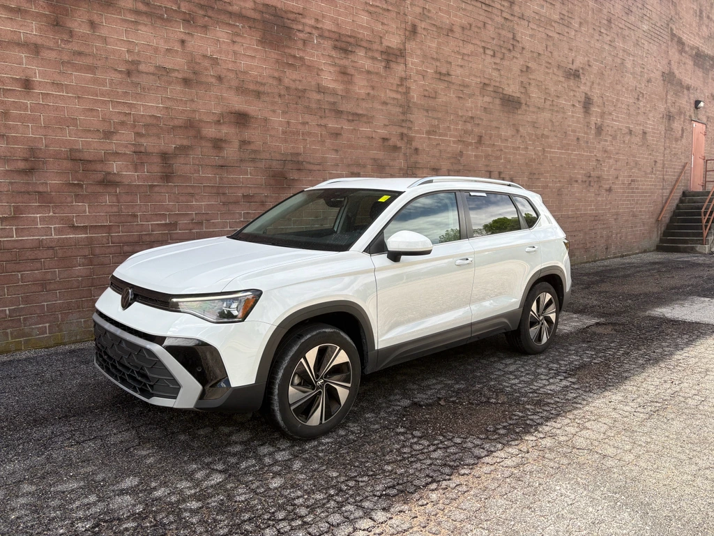 2025 Volkswagen Taos 1.5T SE 4Motion's photo
