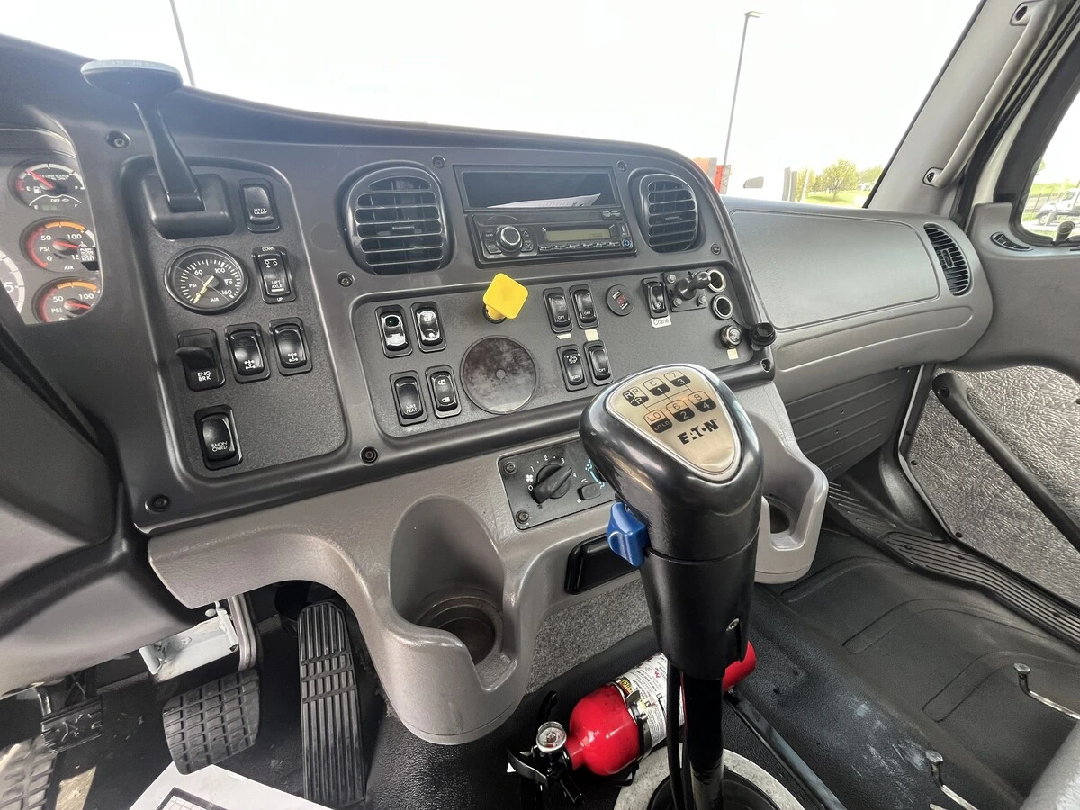 2017 Freightliner 114SD - image 23