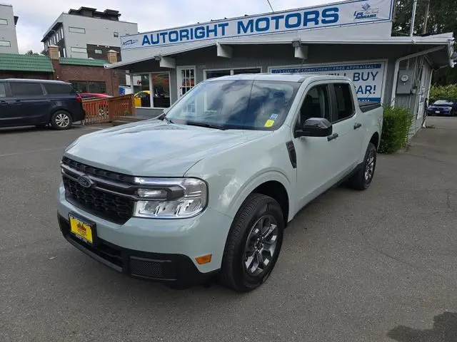2024 Ford Maverick XLT photo 2