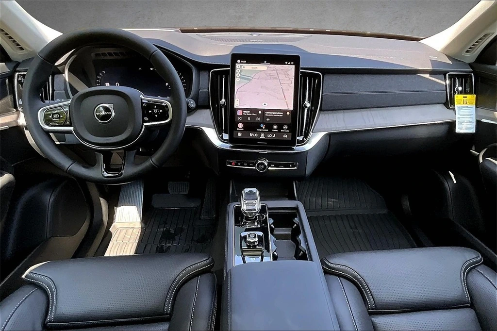 2026 Volvo - image 5