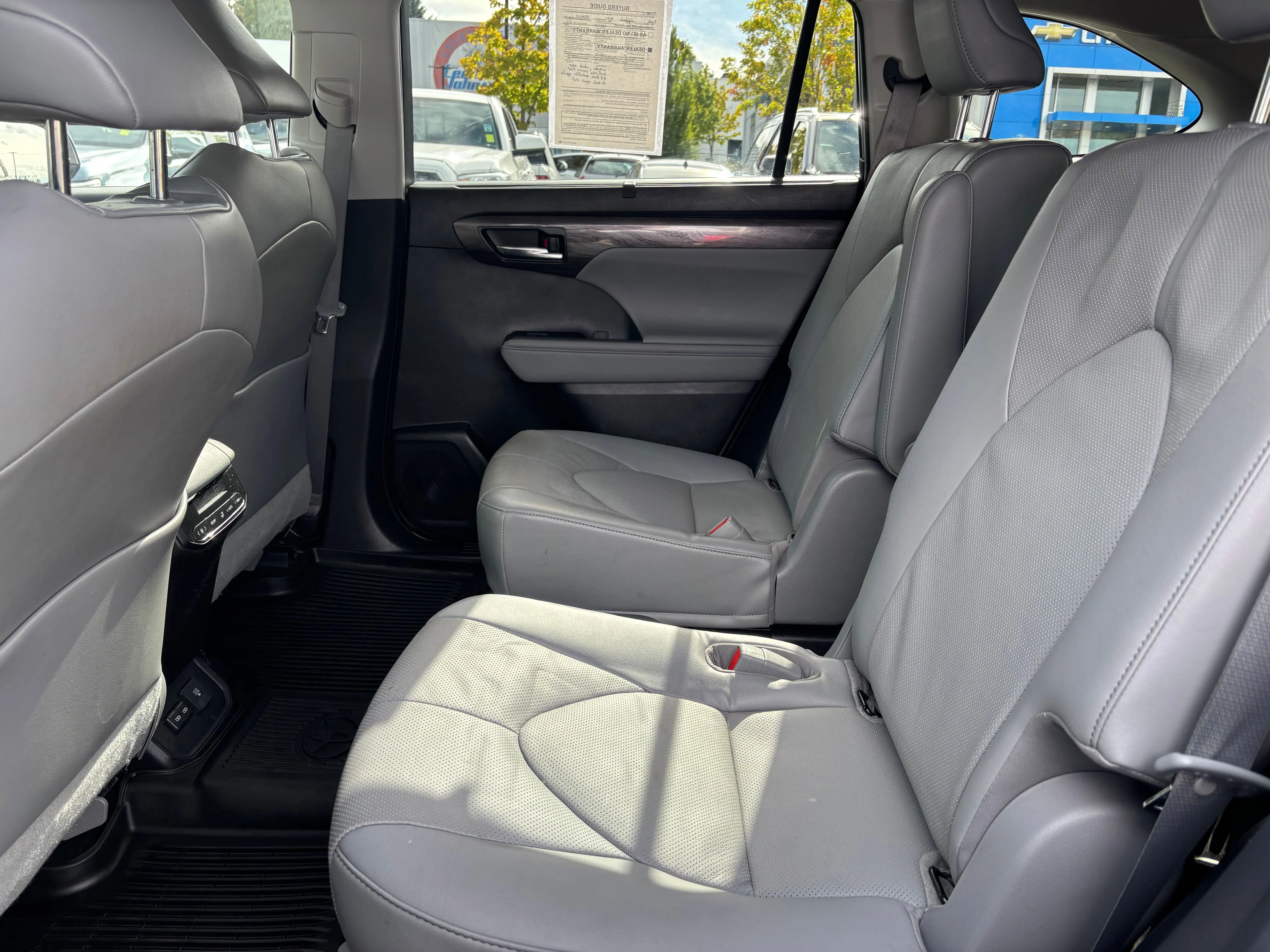 2022 Toyota Highlander Limited photo 2