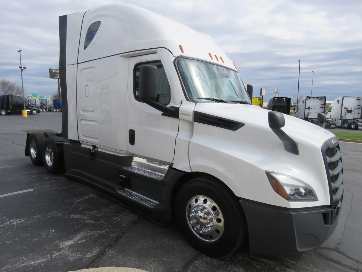 2024 Freightliner Cascadia - image 9