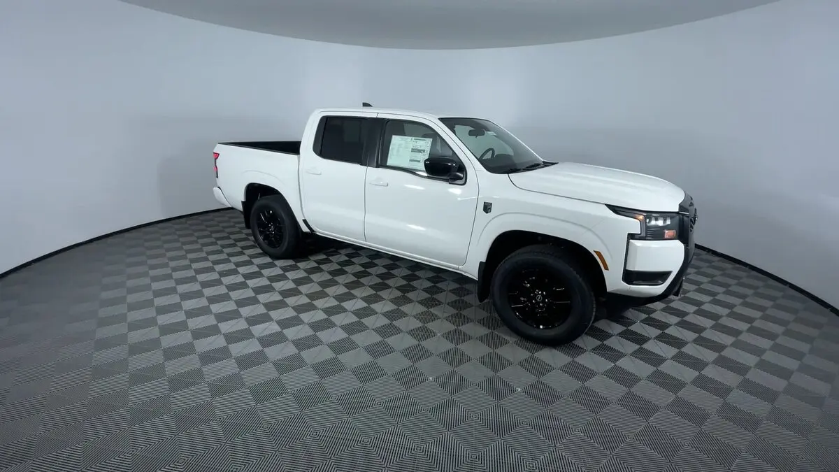 2026 Nissan Frontier Crew Cab SV photo 2