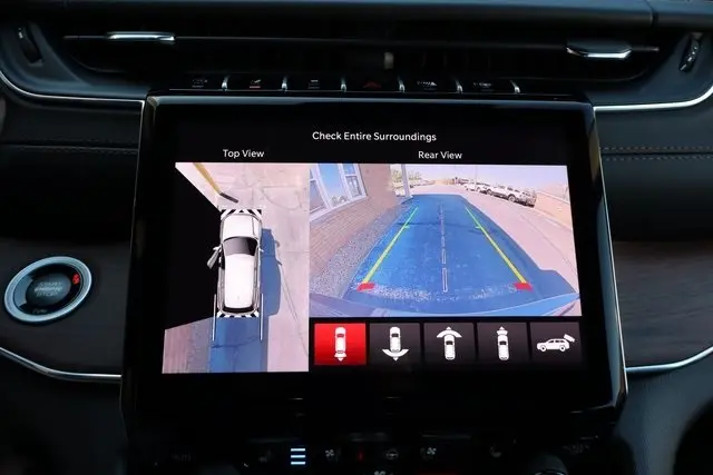 2025 Jeep Grand Cherokee Summit photo 19