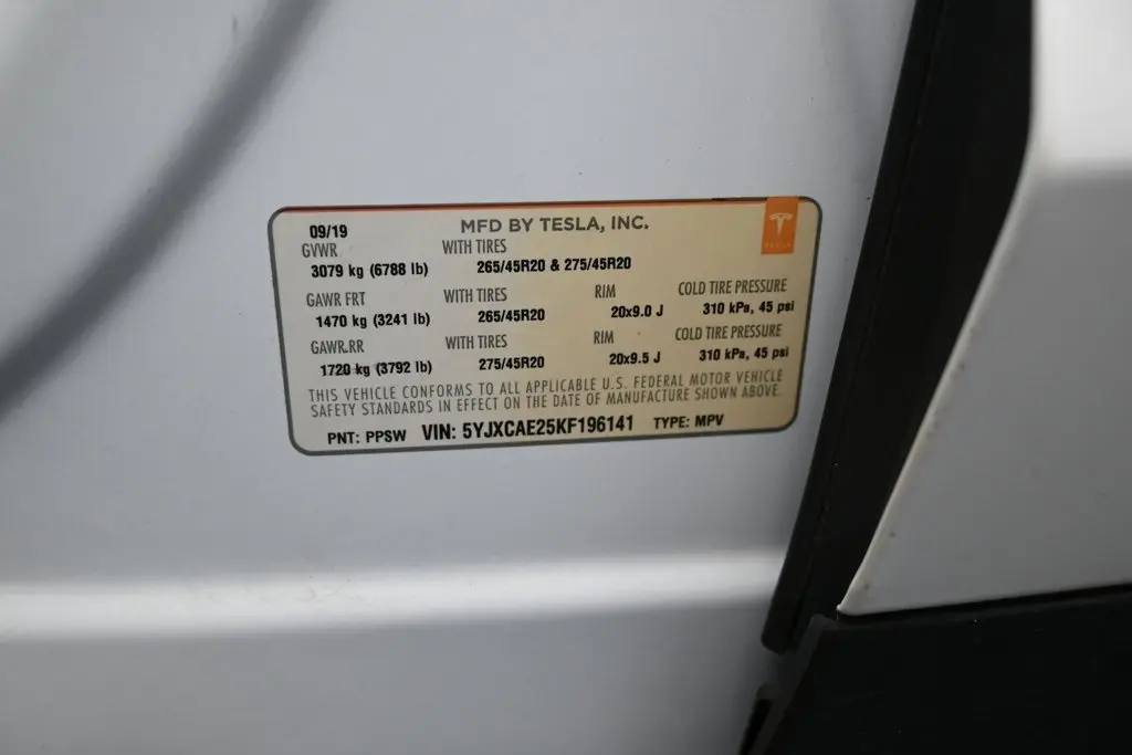 2019 Tesla Model X Long Range photo 16