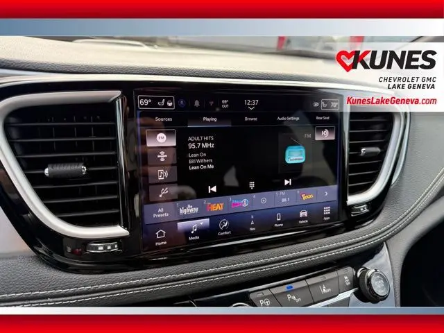 2021 Chrysler Pacifica Hybrid Touring L photo 22