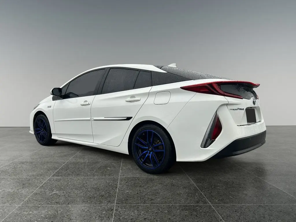2018 Toyota Prius Prime Advanced photo 4