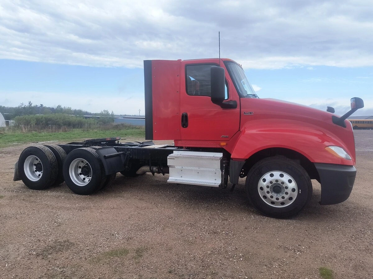 2020 International LT in Cameron, WI — photo 3