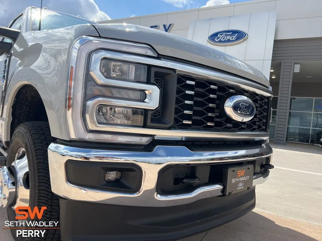 2026 Ford F-350 photo 6