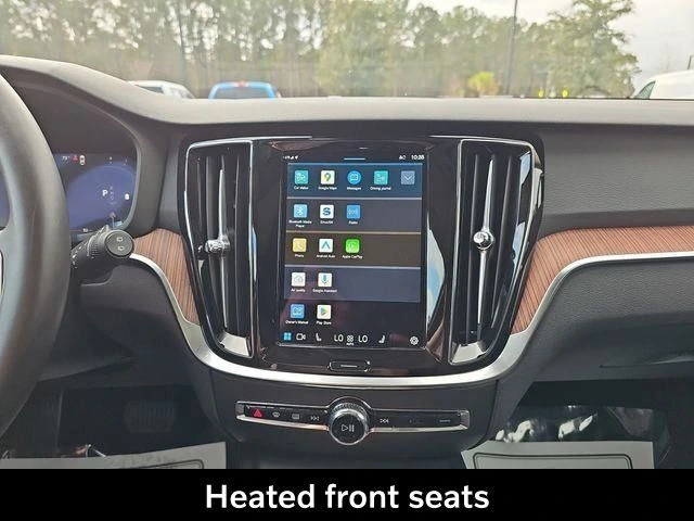 2025 Volvo - image 31