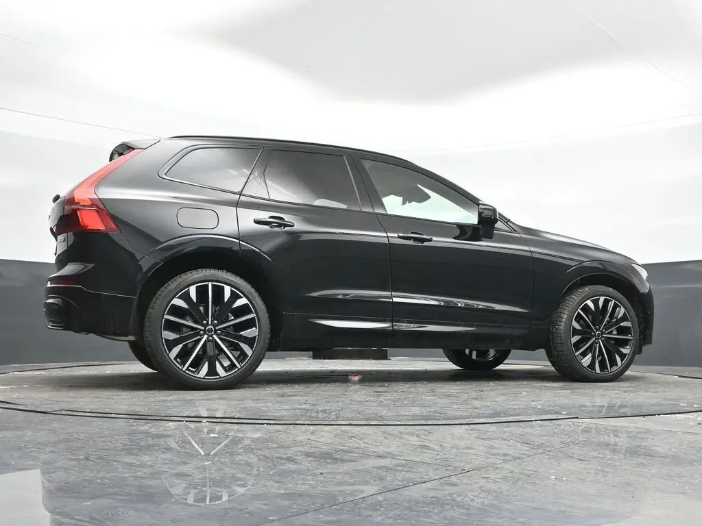 2026 Volvo - image 37