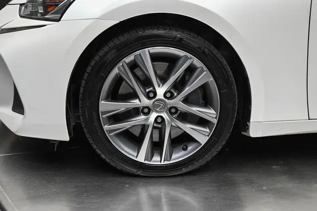 2019 Lexus IS 300 photo 8