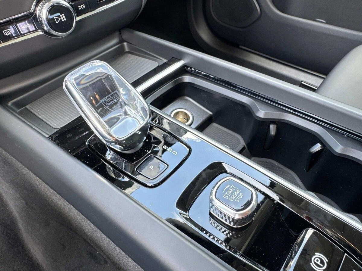 2026 Volvo - image 27